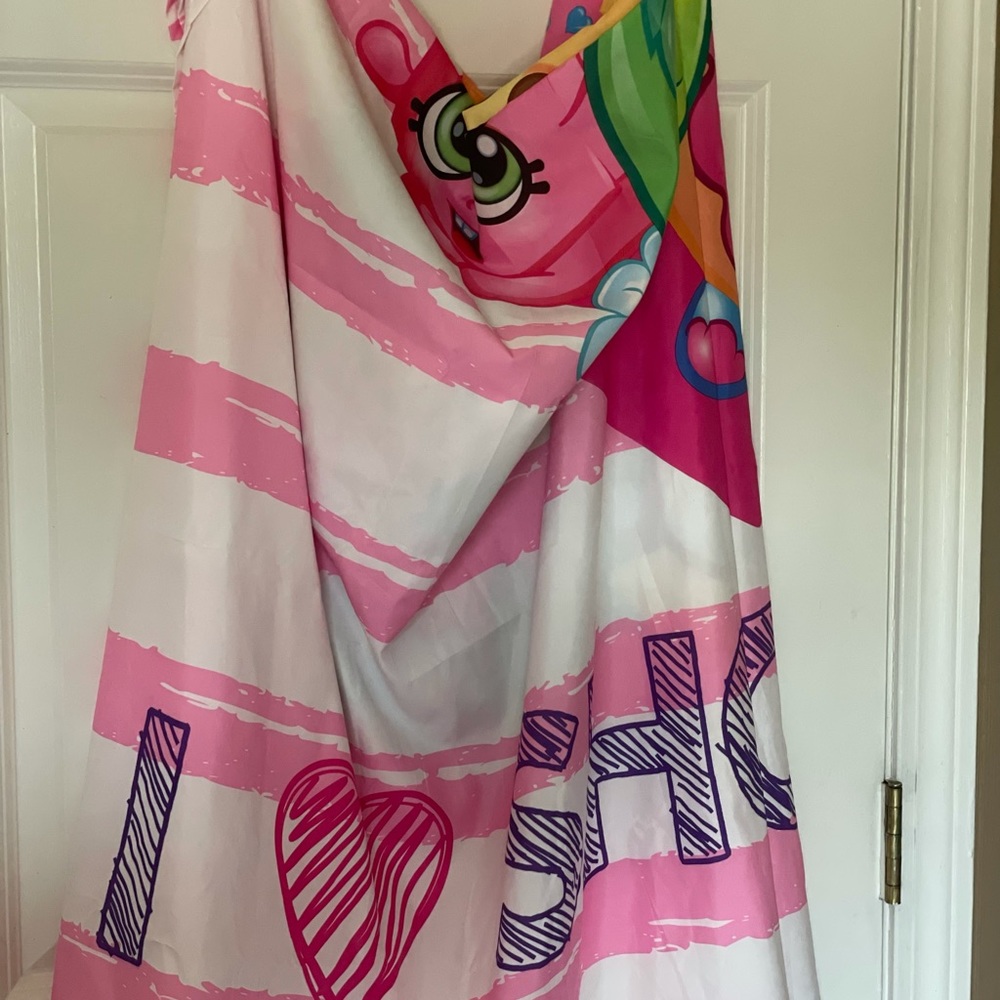 Shopkins fabric shower curtain - Picture 2 of 4